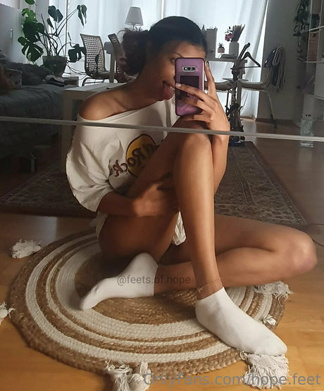 hope feet nudes star picture