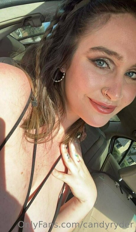 young onlyfans erotic photos