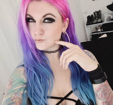 rogue model beautiful img