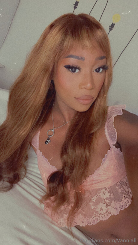 vanniallfree model top gallery