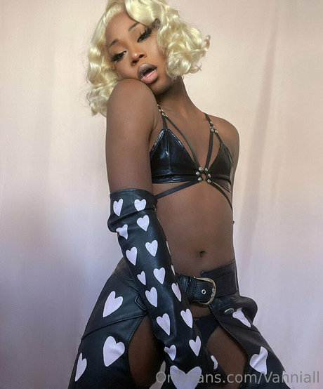 vanniallfree model naked gallery