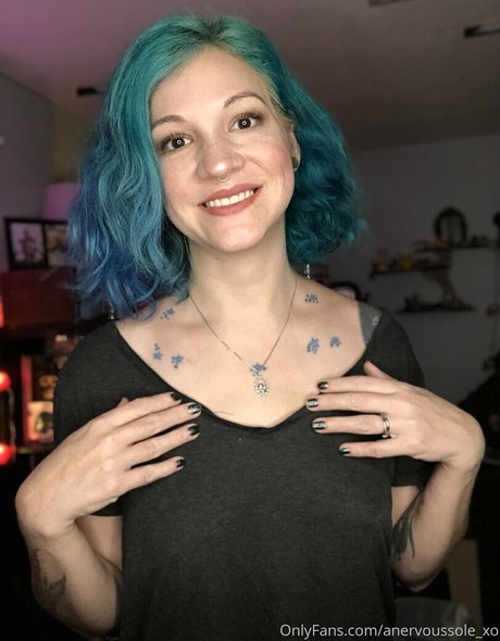 anervoussole xo exclusive actress pictures