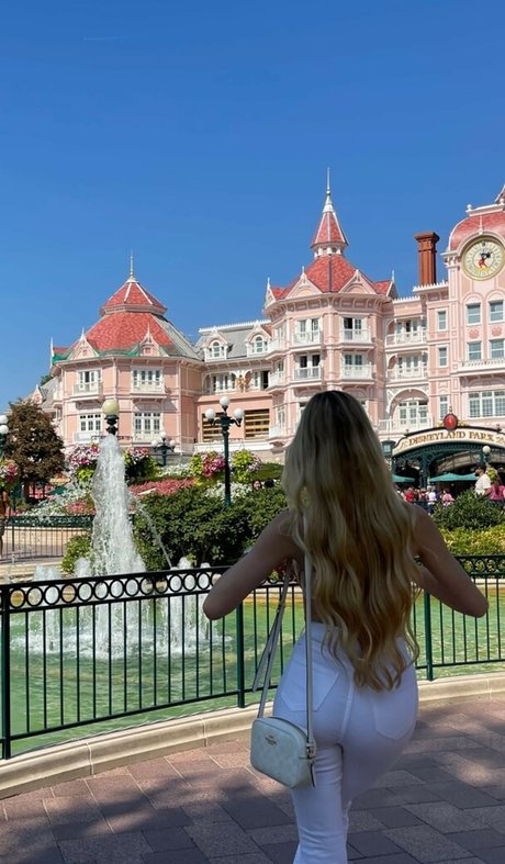 sophia ilysm model free pictures