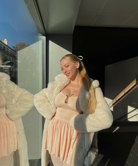 sophia ilysm erotic model images