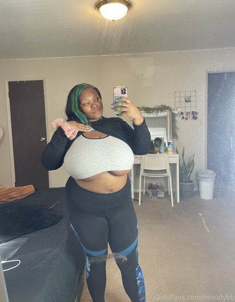 moodybb naked star images