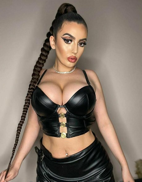 alexandra ale free hot actress img