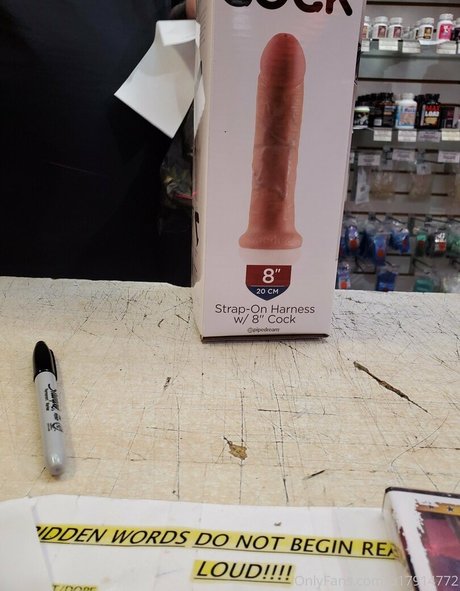 knockedxloose naked model picture