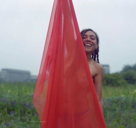 Miquita Oliver model free pictures