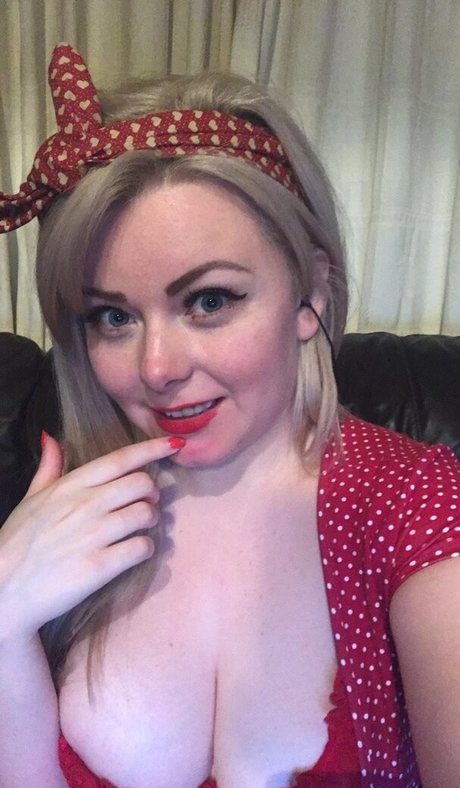 curvydanni erotic actress gallery