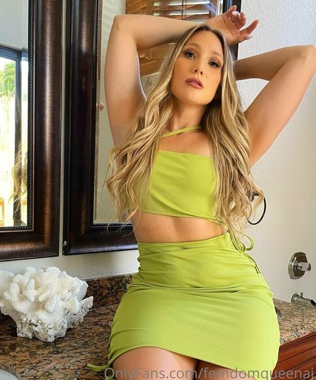 femdomqueenaj naked model img