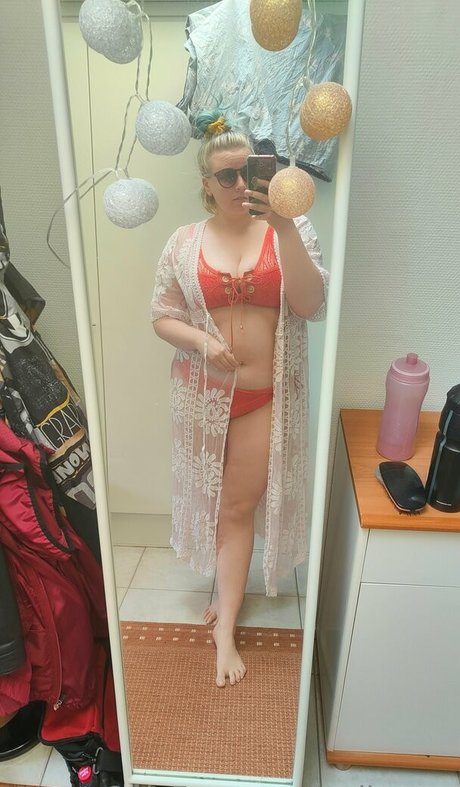 unilaama star nudes img