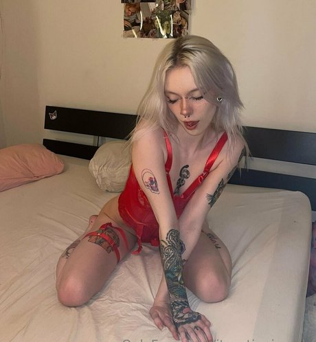 itscutiepiesade model naked photos