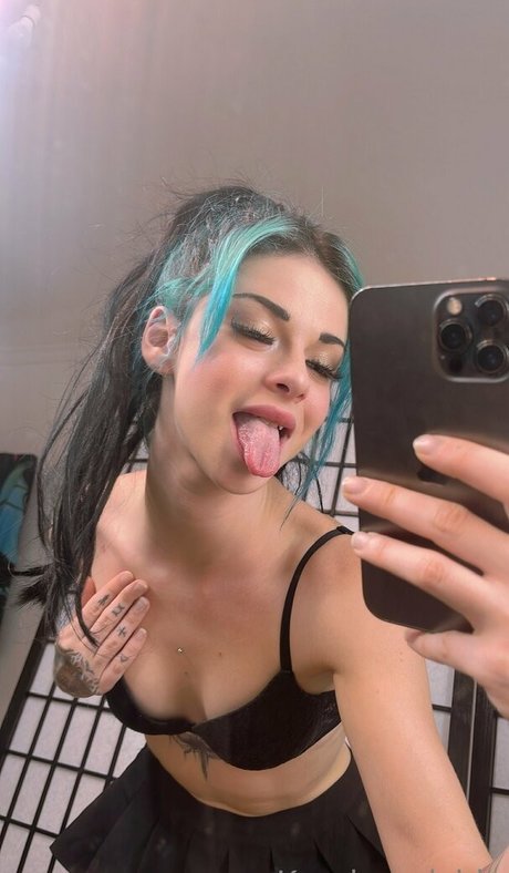 Kuroha xxx model pictures