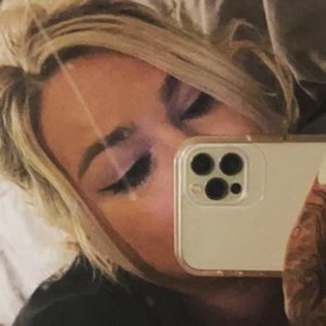 gun mamii beautiful model photo