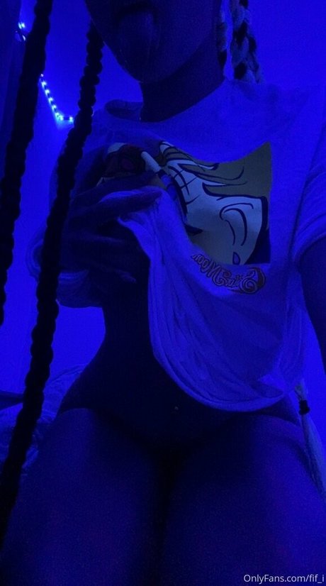 busty mom onlyfans naked pictures