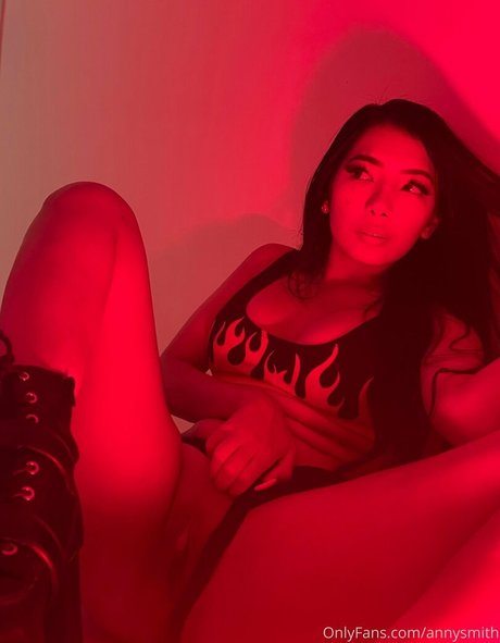 annysmith naked actress pic