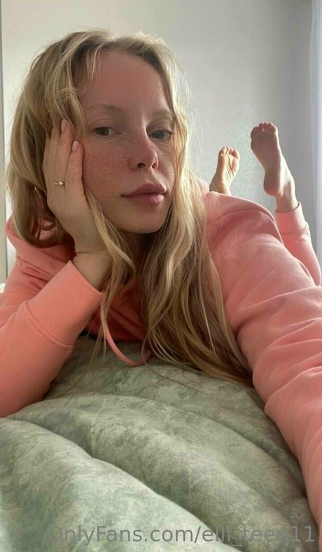 pretty elli sexy model pic