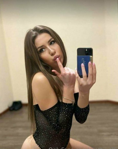 pretty elli erotic actress pictures