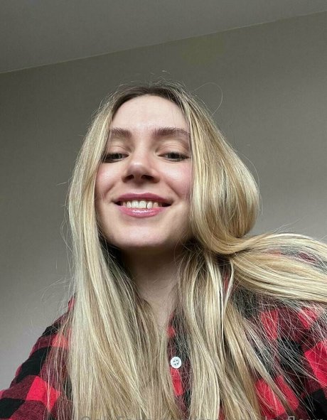 your paradisse nude actress picture