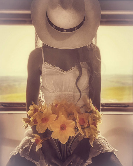 bronzed aurora model naked img