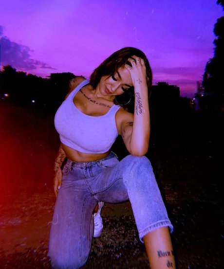 college slut onlyfans xxx image