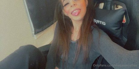 shegavemefree model naked photos