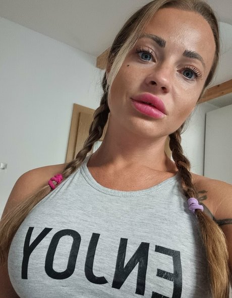 yourmonicaa sex model pics