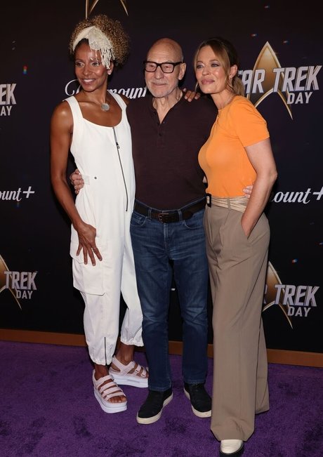 Jeri Ryan hot model pics