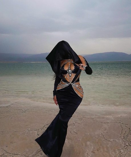 Nikita Dragun pretty model archive