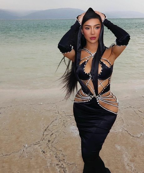 Nikita Dragun model exclusive pic