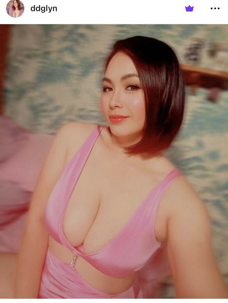 Elyndee Therealelyndee adult model image