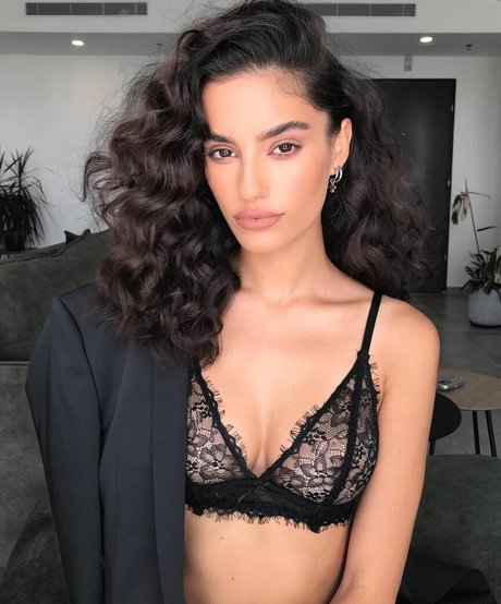 Naomi Eliav model pretty picture