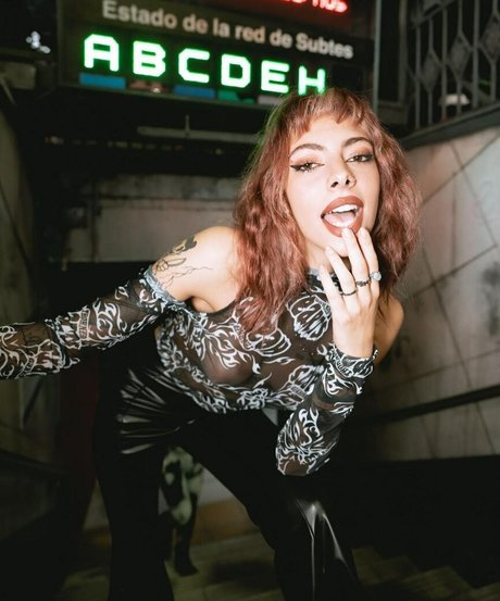 Lupe Cozzolino model free image