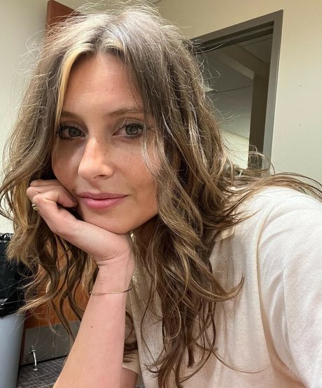 Aly Michalka erotic star images