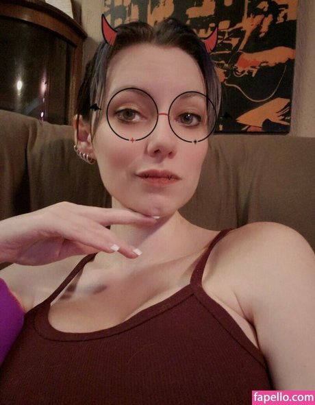 Sinnocent pornographic model img