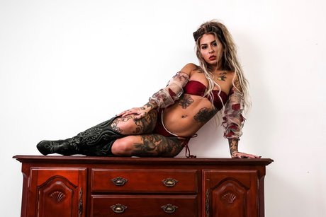 Bombshellyyy13 erotic star picture