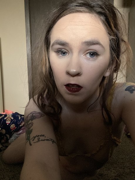 u18443780 erotic actress pics