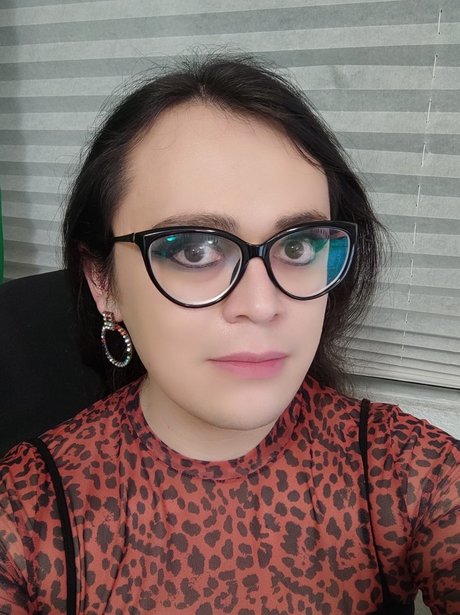 Closer Friends art model pictures