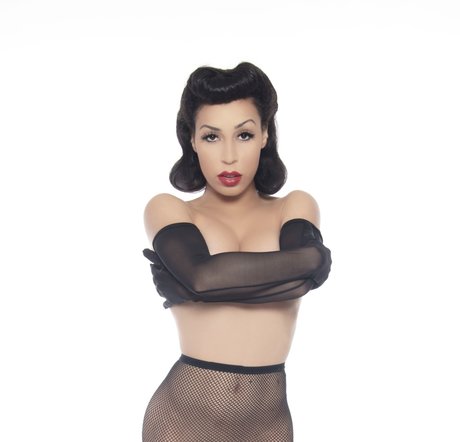 Delilah DuBois model free picture