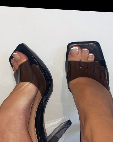 Pretty princess feet_ best model photos