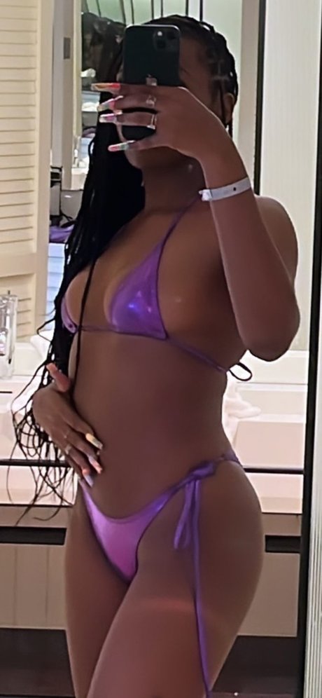 It s wet_ naked star images