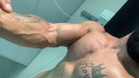 PrettyMiddleEast star hot photo