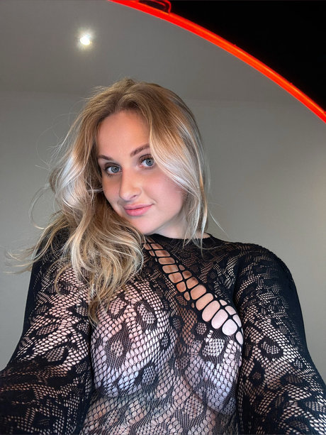 Scarlett Superstar star nice pic