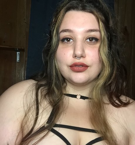 Scarlett Reign xxx model photo