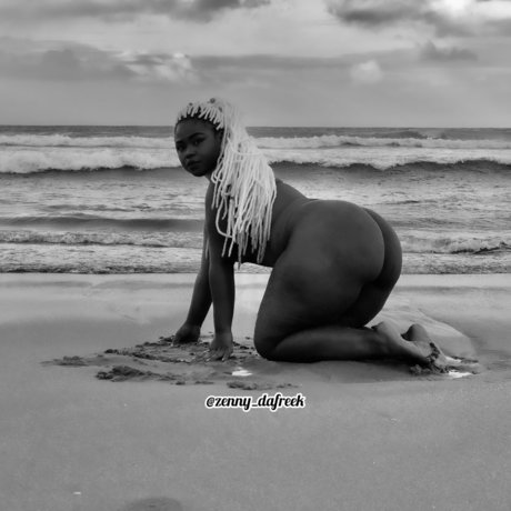 Bedd Bully model sexy image