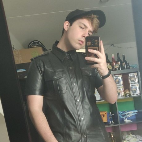 ColdenSwitch nude star pic