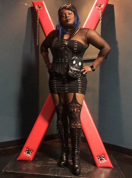 Queen Ana Blue beautiful model galleries