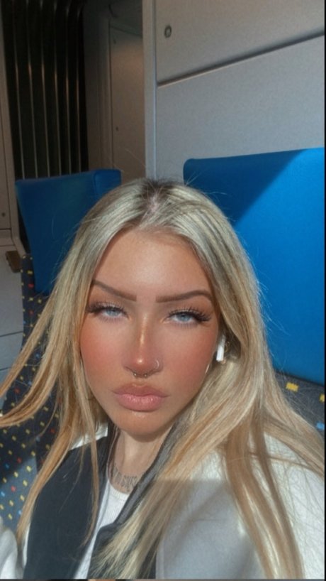 EvaQueen star top image