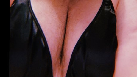 Luckie the pup beautiful actress pictures