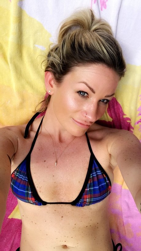 RabbitGirl naked actress photo